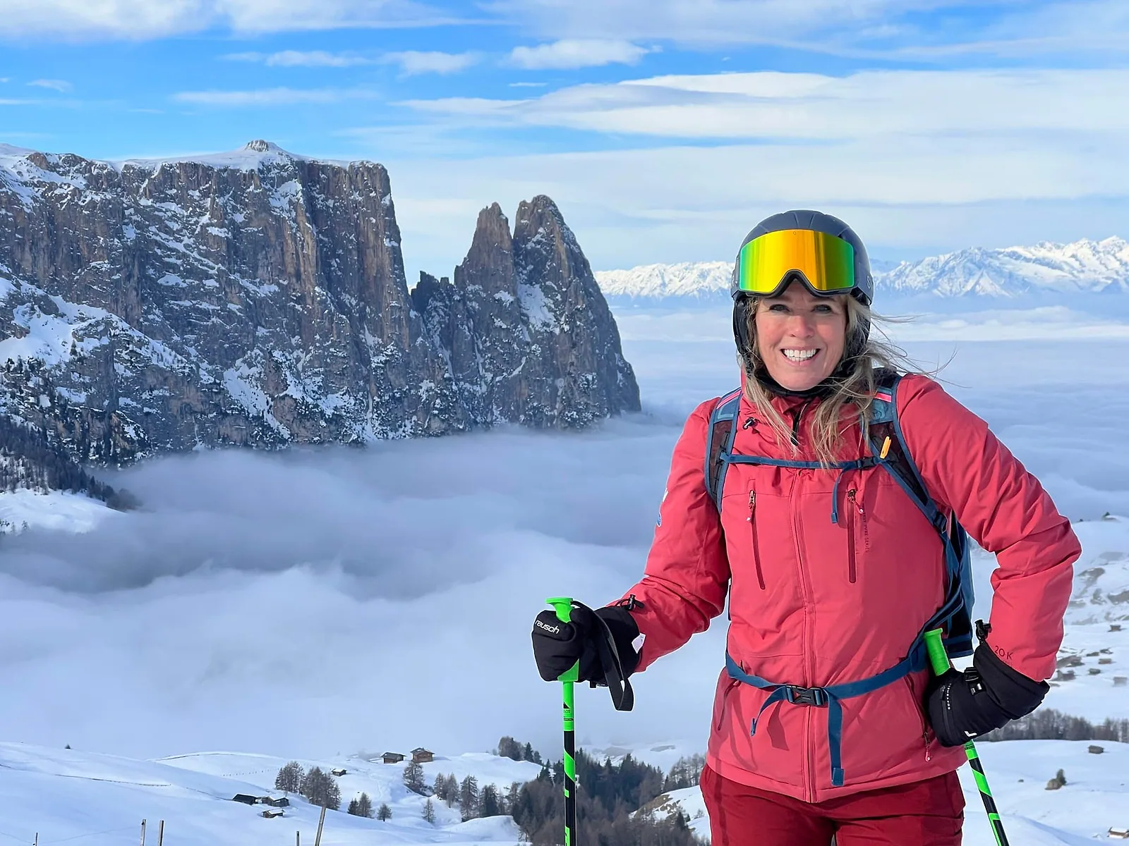 Snowmagazine-presentatrice op de ski's voor de Dolomieten